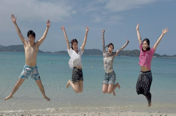 クアドフォニックスのメンバーと、来日ツアー中沖縄で遊んだ様子