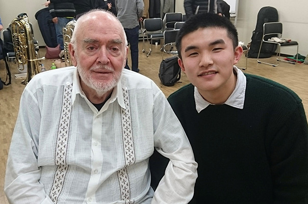 2019年来日時、マスタークラス後、ロジャー・ボボさんとの記念写真