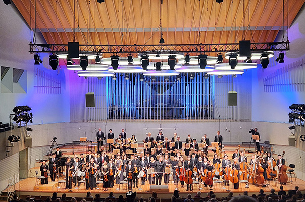 ベルリン芸術大学交響楽団のコンサートマスターとして出演