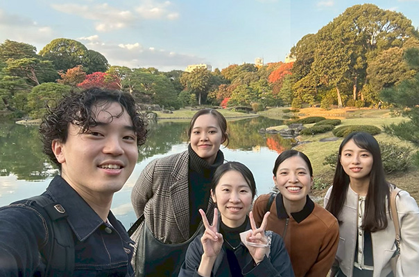 クラスの友人たちとお散歩