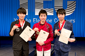 左から、第2位・森田さん、第1位・山﨑さん、第3位・川上さん