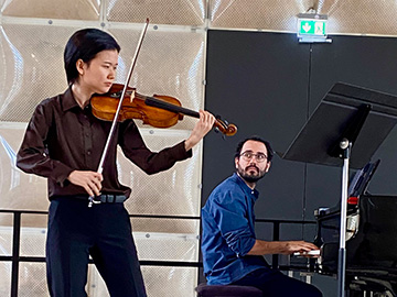 卒業試験の演奏中の様子