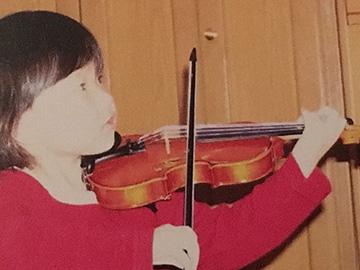 ヴァイオリンを始めたての4歳の頃