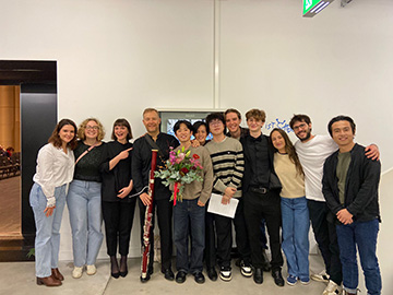 世界初演の協奏曲の演奏を終えた、師匠マティアス・ラッツ氏を門下生で囲んで