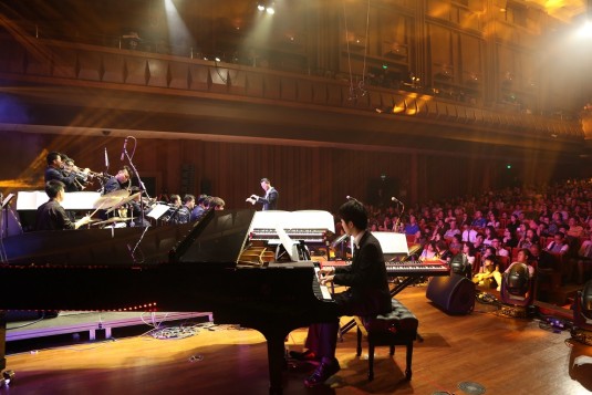 垣本 上海で開催されたジャズビッグバンドコンサート